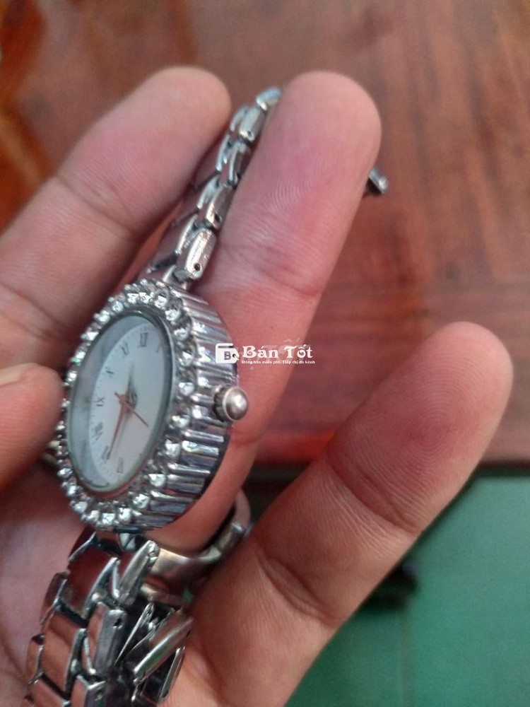 Đồng hồ và nhẫn nữ