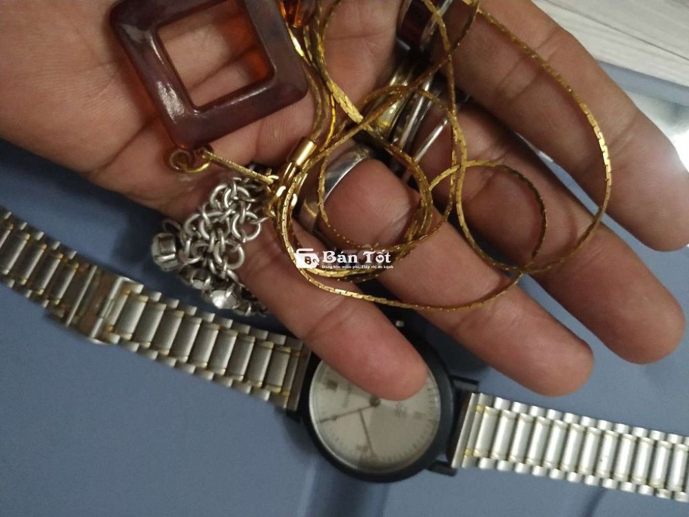 Đồng hồ và dây chuyền khui kiện  