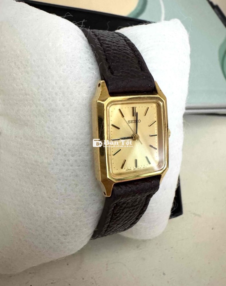Đồng hồ Seiko form tank nữ