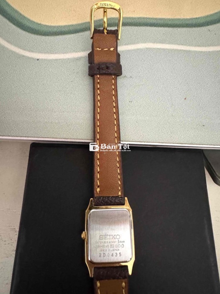 Đồng hồ Seiko form tank nữ