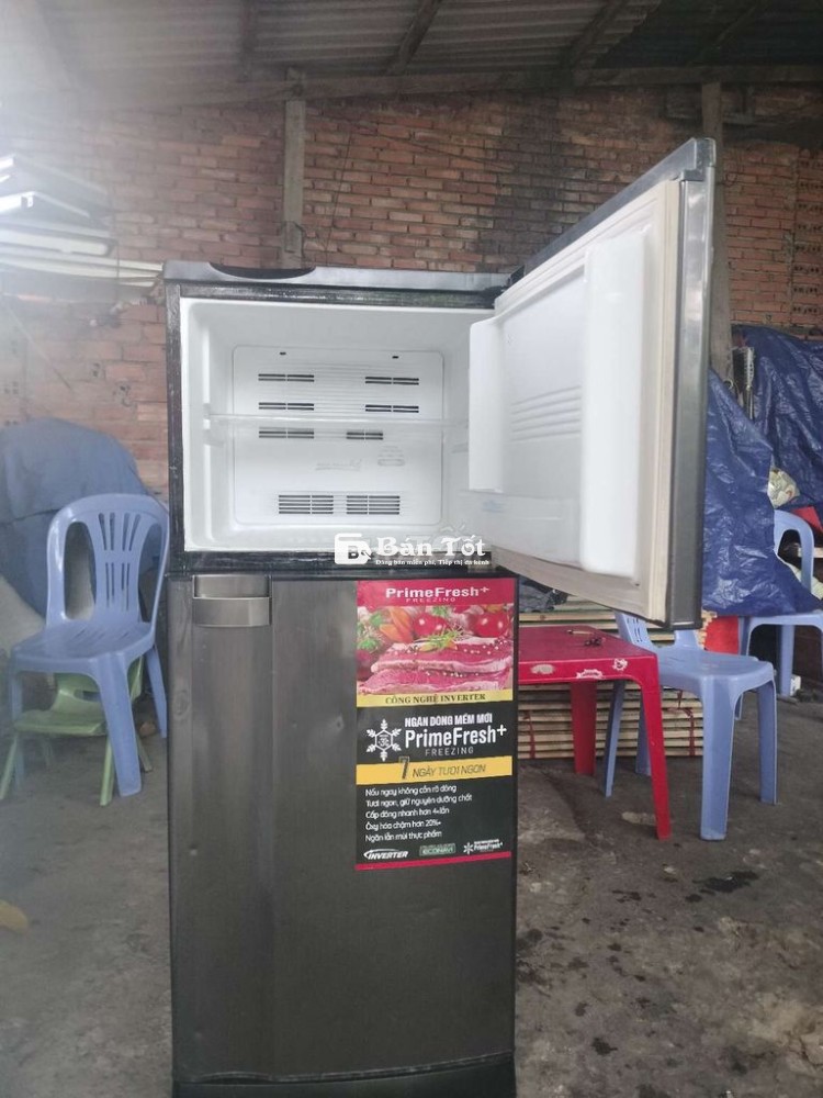 Tủ lạnh mới như hình,tiết kiệm điện năng