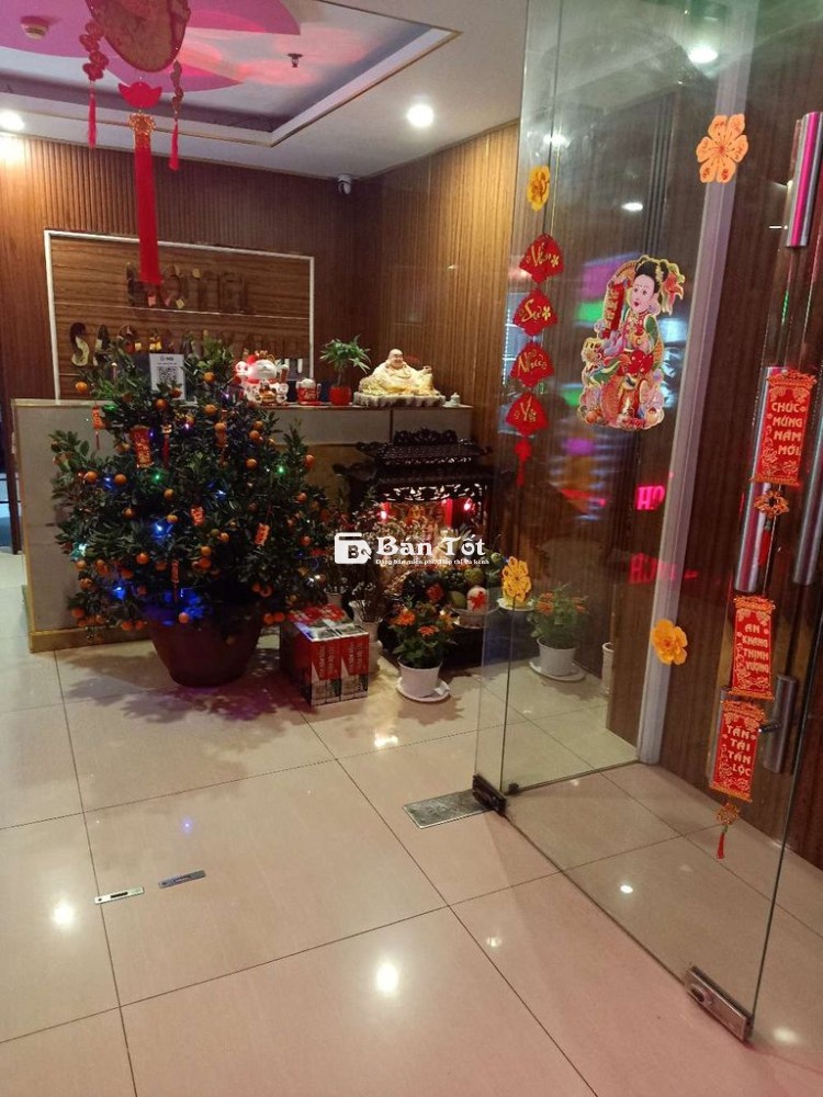 Tuyển 2 nữ nhân viên tạp vụ buồng phòng