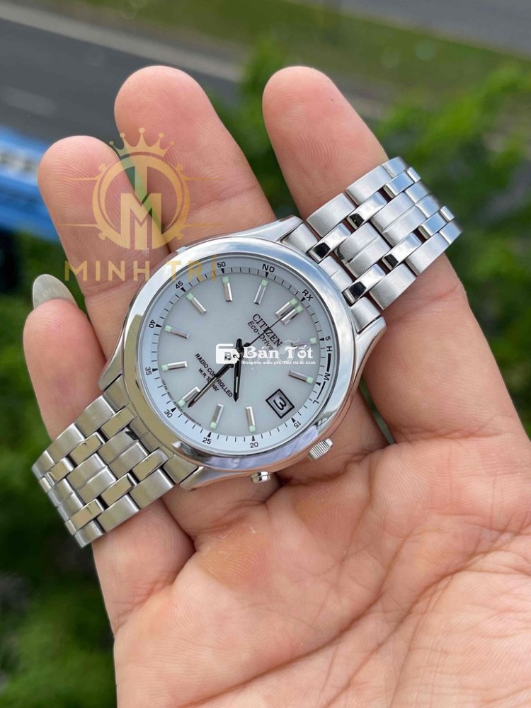 Đồng hồ Citizen lịch vạn niên, pin năng lượng