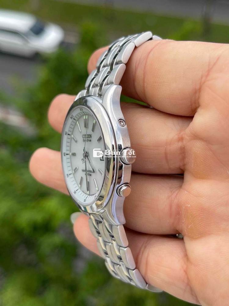 Đồng hồ Citizen lịch vạn niên, pin năng lượng