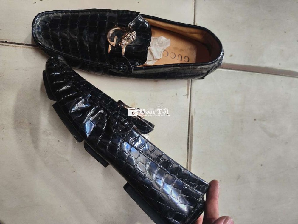 Cần Bán Đôi Giày Gucci Size 42  