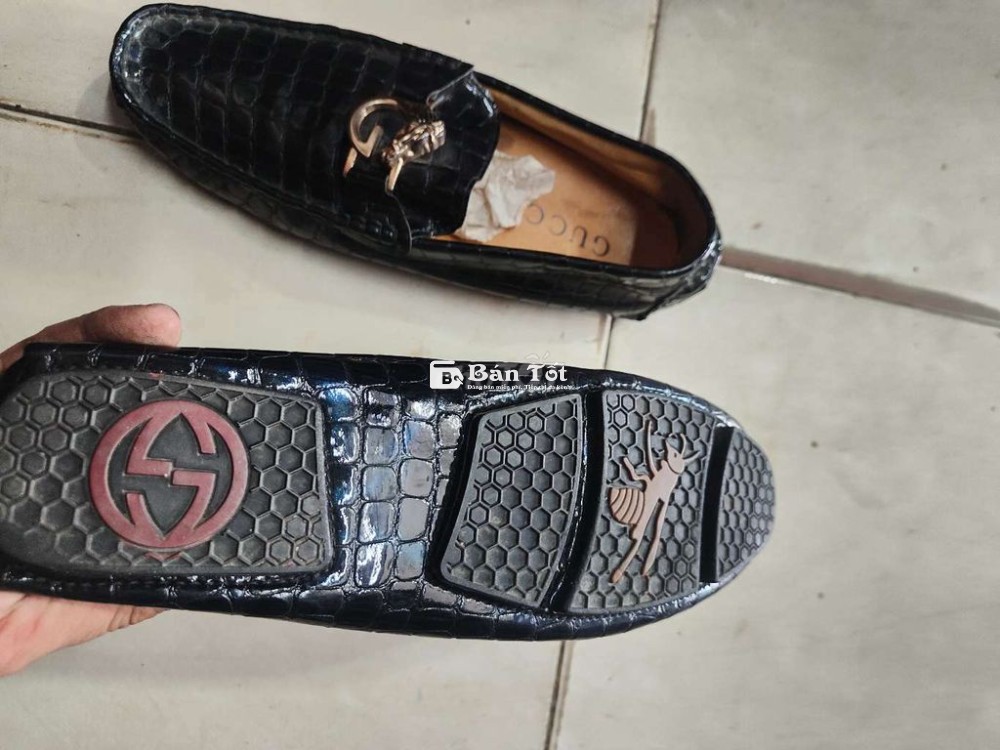 Cần Bán Đôi Giày Gucci Size 42  