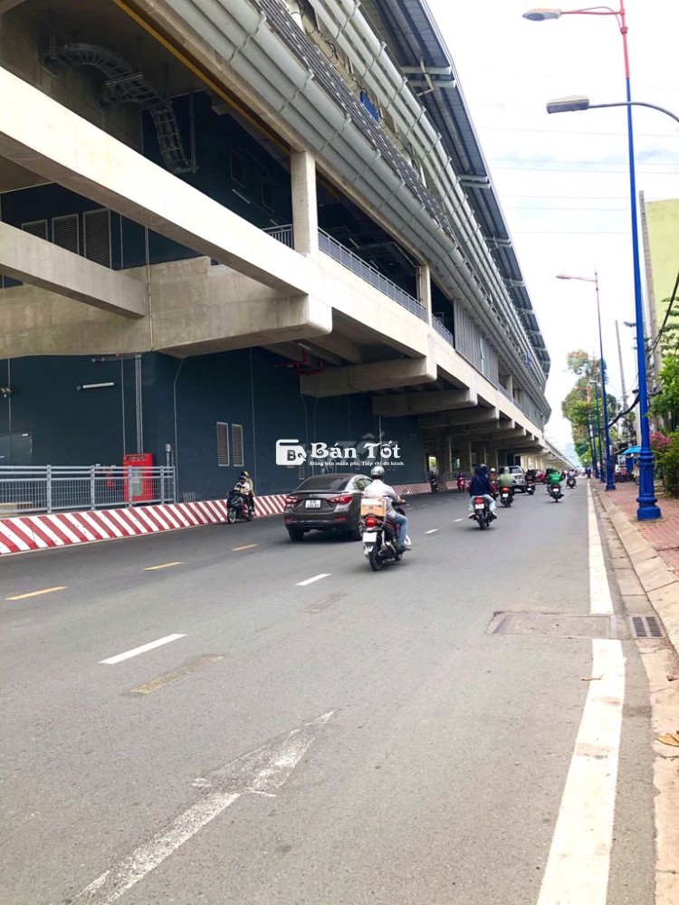Chủ ngộp.Nhà HXT 120m2,ngang 10m. Ngay ga Metro Phước Long. Q9.