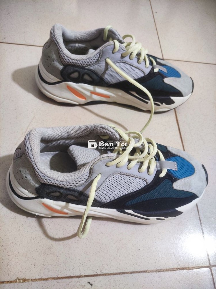 Adidas Yeezy 700 size 41.5 ; 41