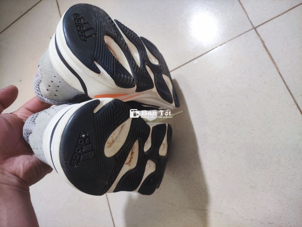 Adidas Yeezy 700 size 41.5 ; 41