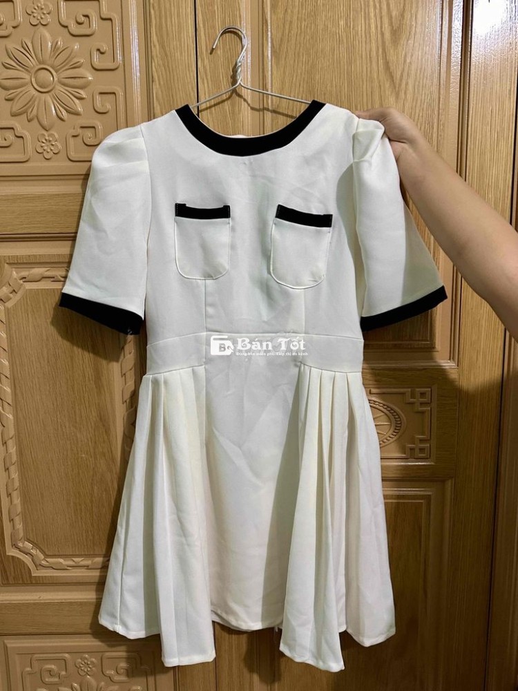 Thanh lý 2 Váy Size M - Còn Mới!