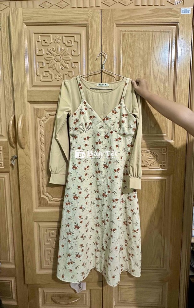 Thanh lý 2 Váy Size M - Còn Mới!