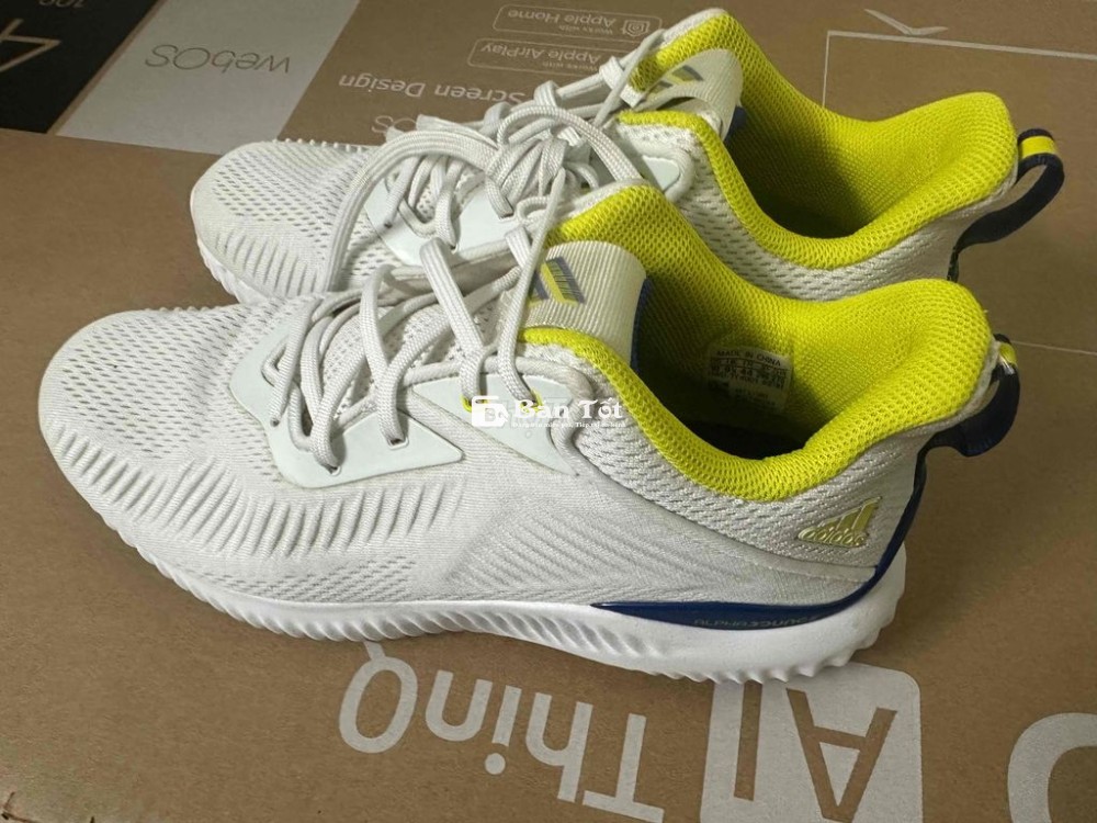 Giày Adidas chính hãng New 100% Size 43Vn 2 đôi