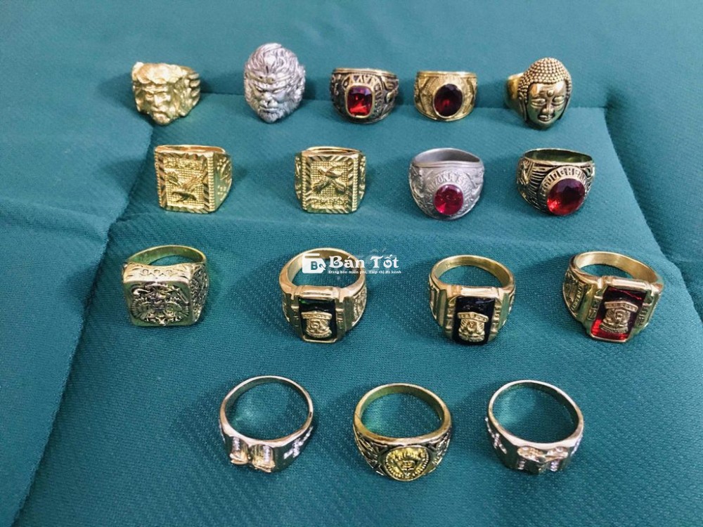 Nhẫn và dây đeo