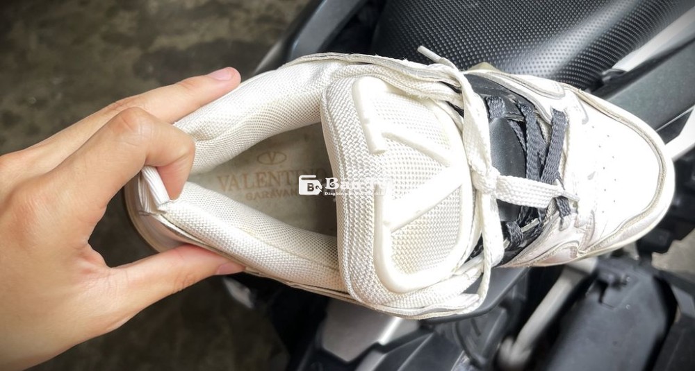 Giày Valentino trắng