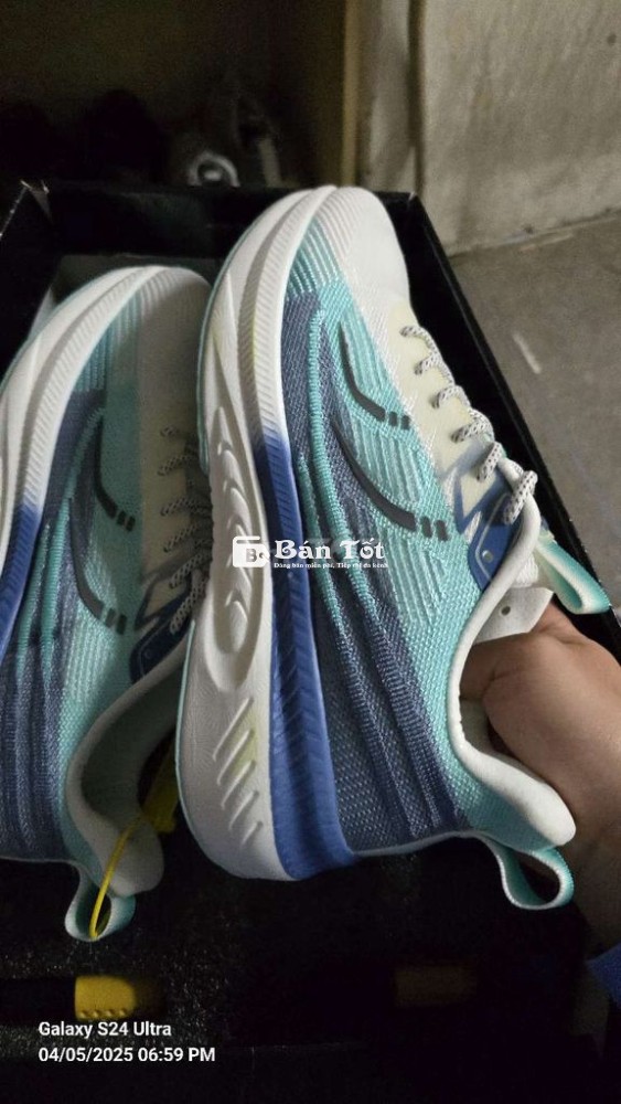 Giày thể thao size 44