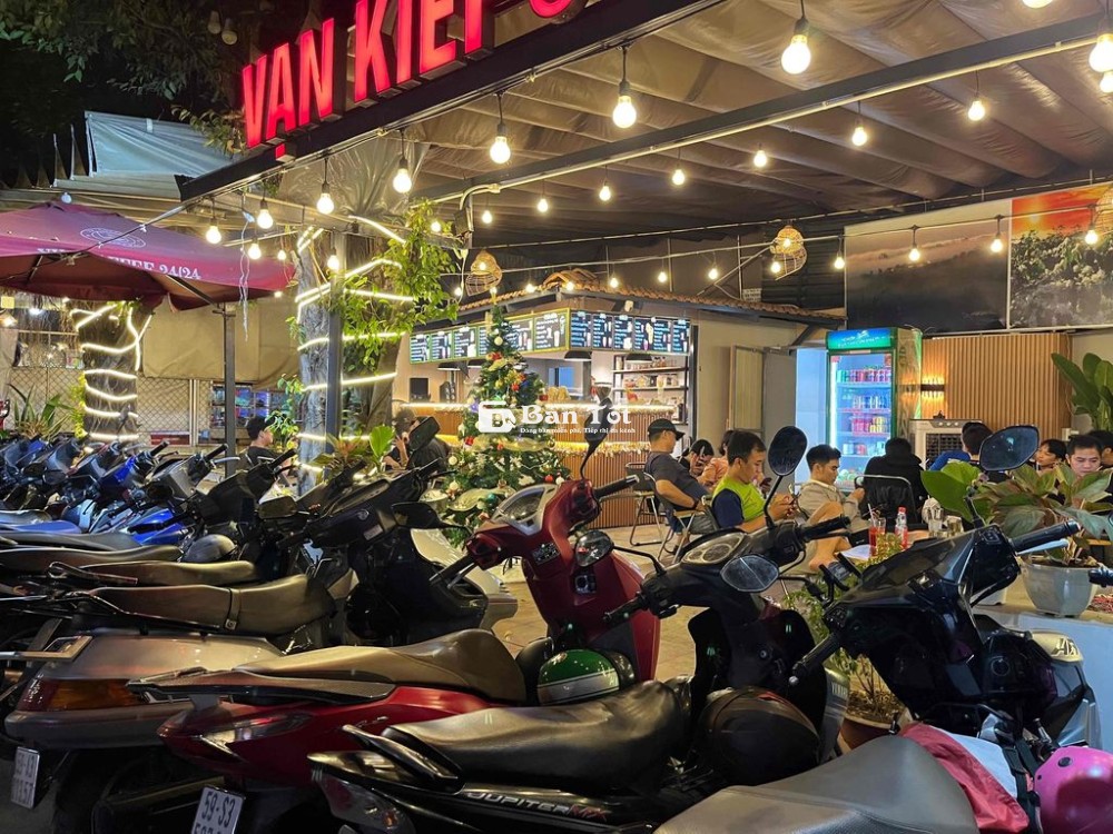NHÂN VIÊN PHỤC VỤ