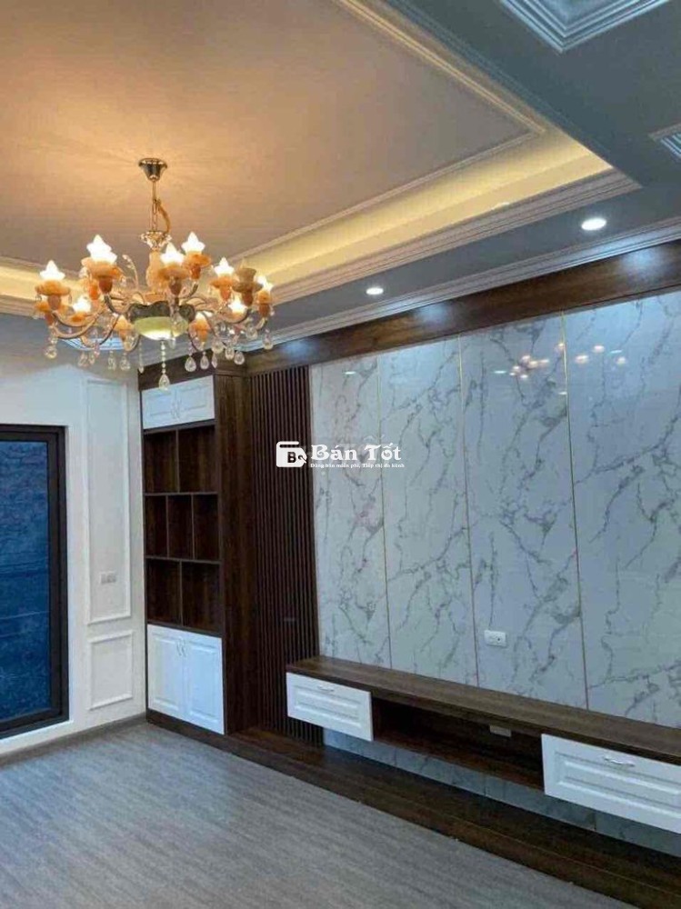 Nhà ngõ 79 Cầu Giấy vị trí trung tâm oto vào nhà