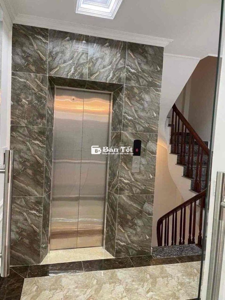 Nhà ngõ 79 Cầu Giấy vị trí trung tâm oto vào nhà