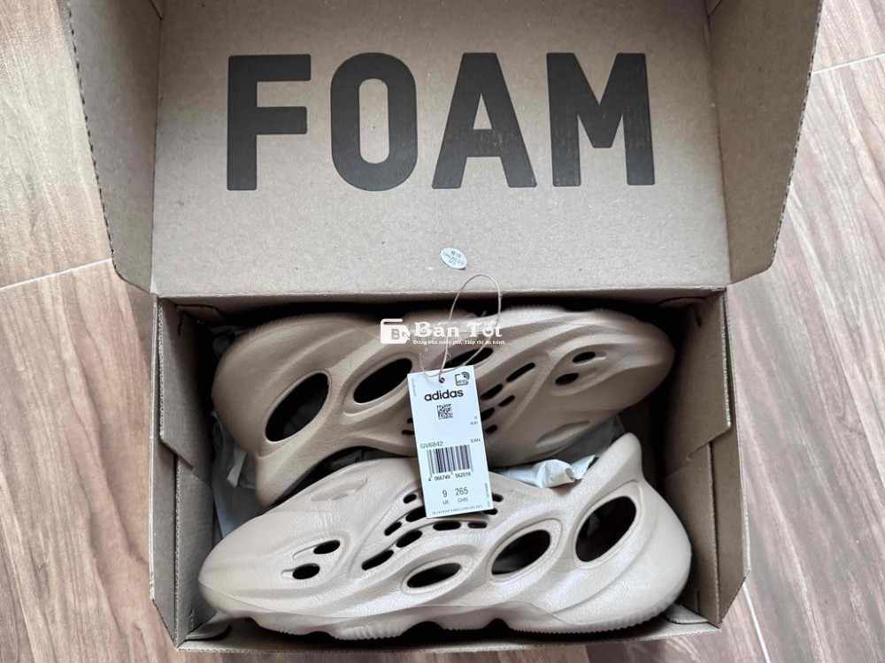 Yeezy Foam Runner “Clay Taupe” (Size 9)