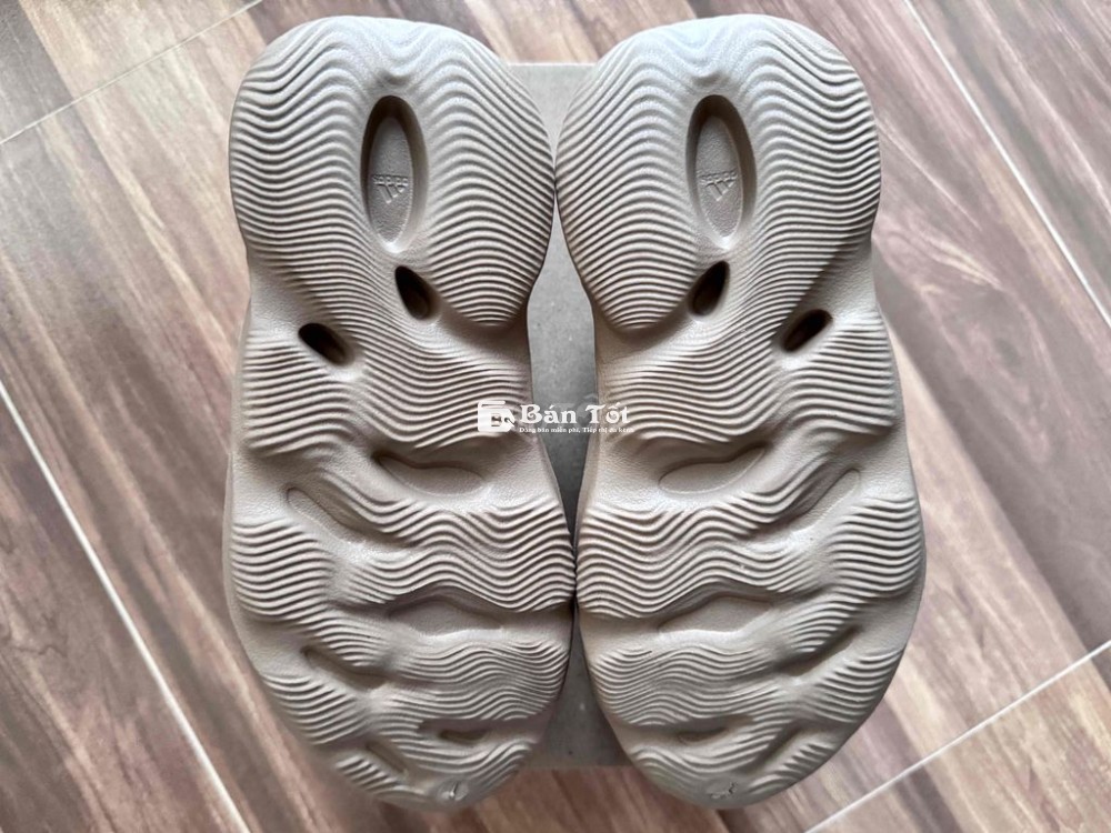 Yeezy Foam Runner “Clay Taupe” (Size 9)