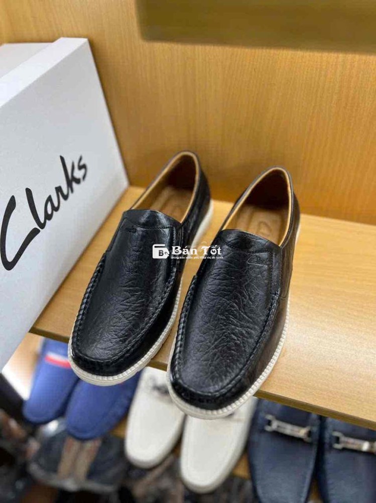Giày Mọi Clark Đen Đế Trắng