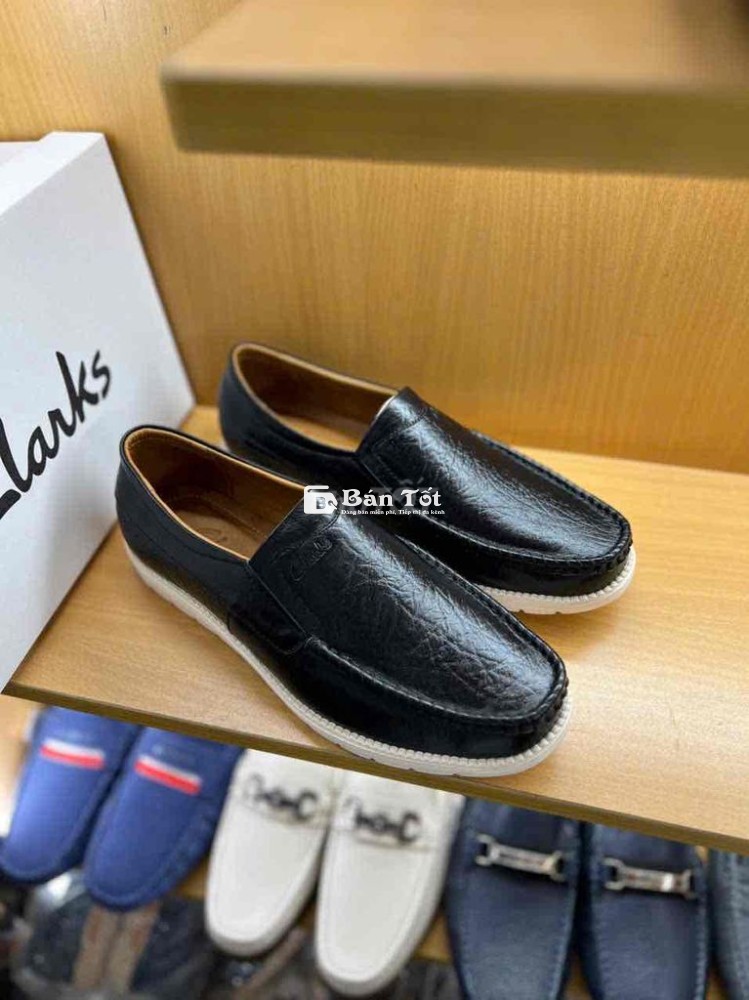 Giày Mọi Clark Đen Đế Trắng