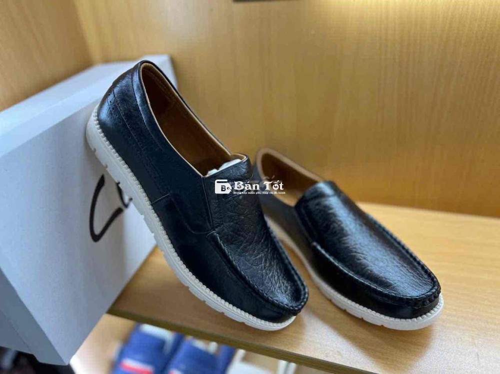 Giày Mọi Clark Đen Đế Trắng