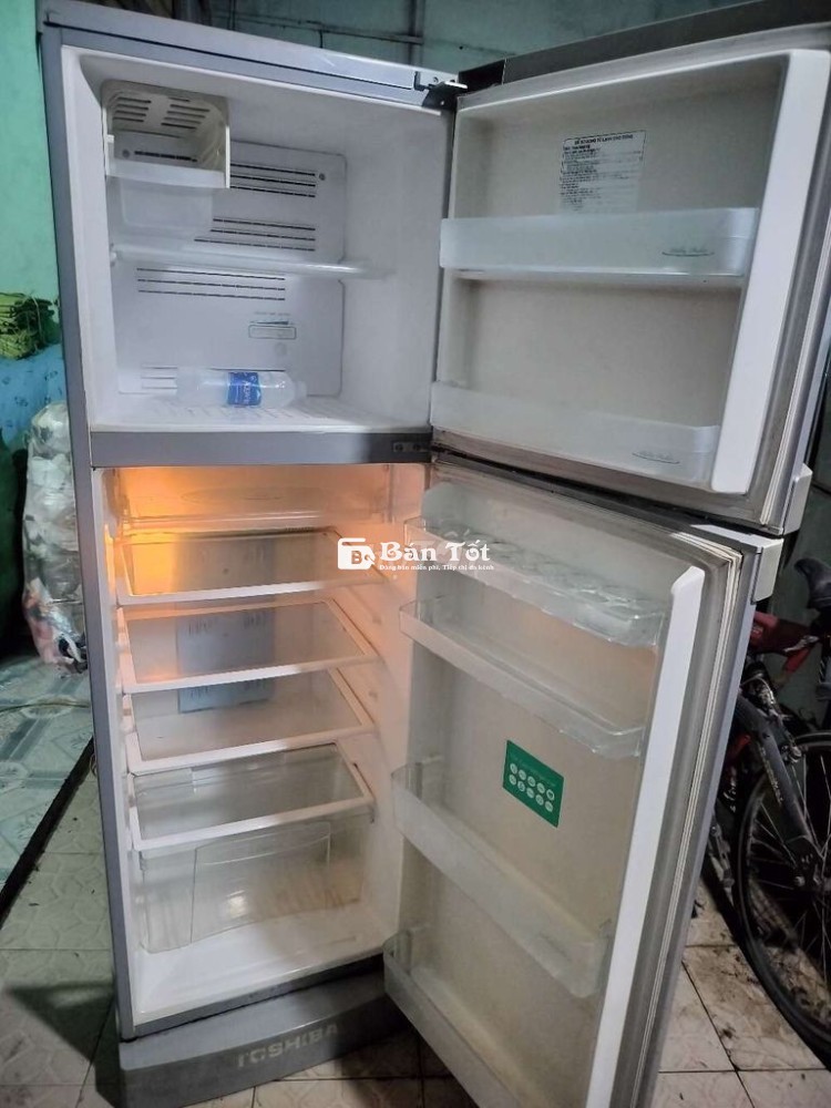 Bán tủ lạnh Toshiba như hình trên.