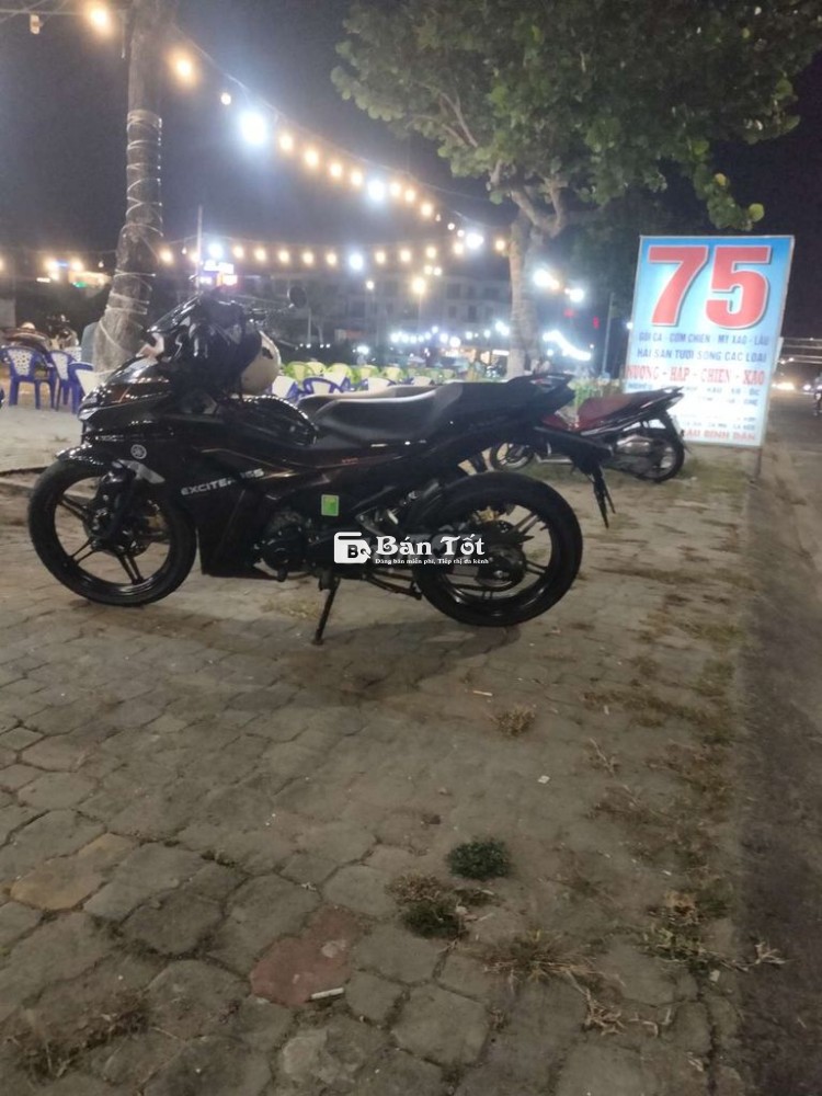 Cần tìm nhân viên phục vụ