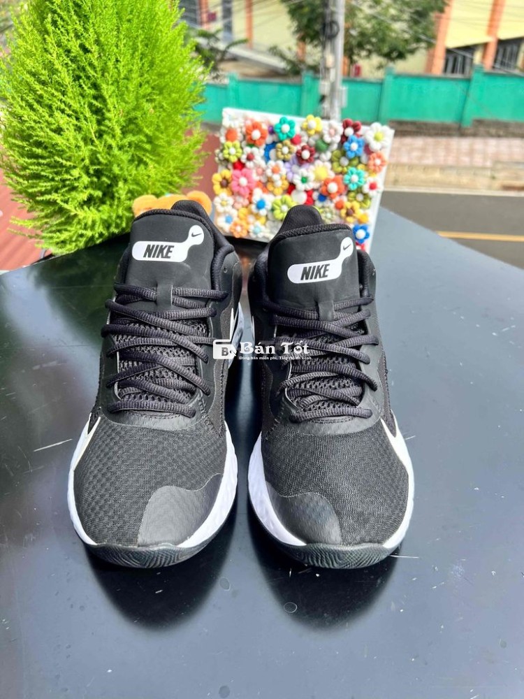 Giày Nike size 42 chính hãng mới 99%