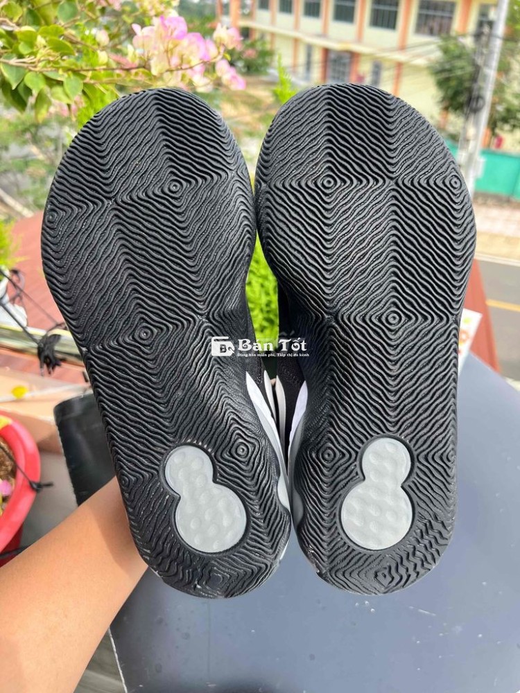 Giày Nike size 42 chính hãng mới 99%