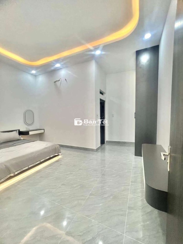Nhà đẹp,mới hẻm to 1/ thẳng TTH21 dt:5×14m đúc 2lầu tặng Full nội thất