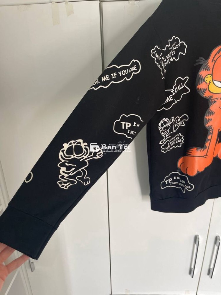 Áo Sweatshirt Garfield màu đen size L như new  