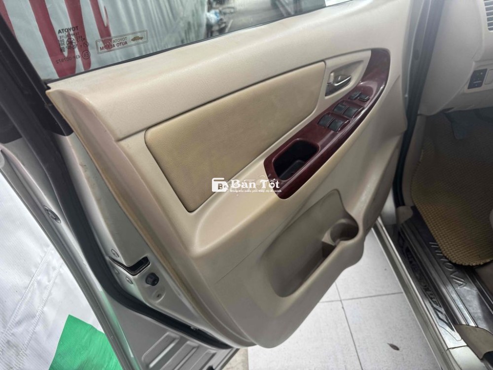 Toyota Innova 2006 G - 123456 km  