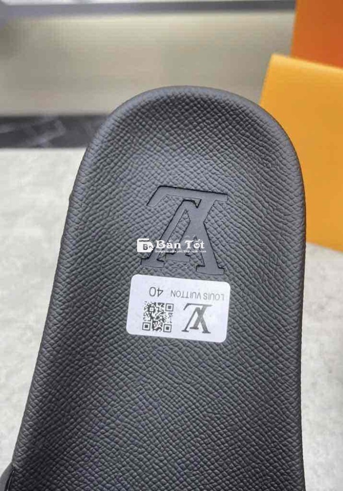 Dép Nam LV Đen Dập Vân Chìm